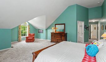 14 Karolina Ln, Bedford, NH 03110