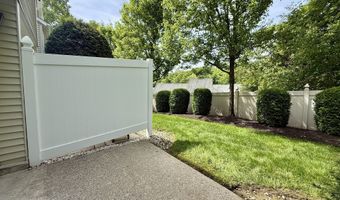 2 A Jeanette St 7, Danbury, CT 06811