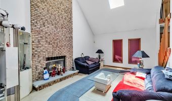113 Meadow Spring Ln, Amherst, NY 14051