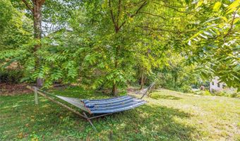 5 Hillcrest Rd E, Asheville, NC 28804