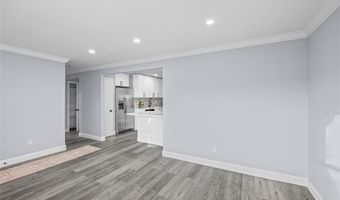 4 Somerset Rd N, Amityville, NY 11701