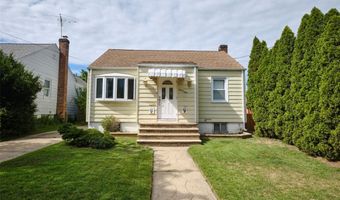 101 Hampton Ave, Albertson, NY 11507