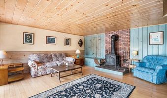 316 Court House Ln, Burrillville, RI 02859
