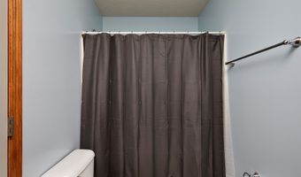 832 Red Hawk Way SE, Altoona, IA 50009