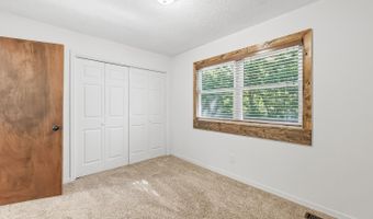 636 Dublin Dr, Andover, KS 67002