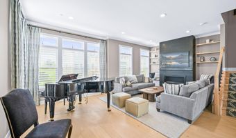 31 Valiant Ct, Middletown, NJ 07748