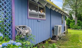 64 Burnside Ave, Narragansett, RI 02882