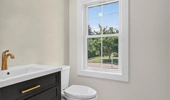 61 Applegate Rd, Cranston, RI 02920