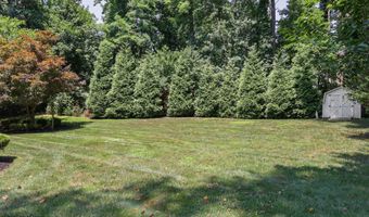 11 Lyon Rd, Middletown, NJ 07748