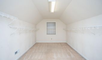 4 Hilander Dr, Albany, NY 12211