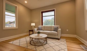 102 Center St, Algonquin, IL 60102