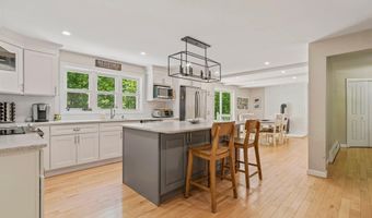78 Hitching Post Ln, Bedford, NH 03110