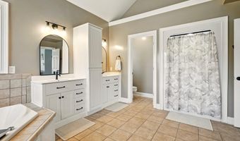 225 Watersedge Dr, Boiling Springs, SC 29316