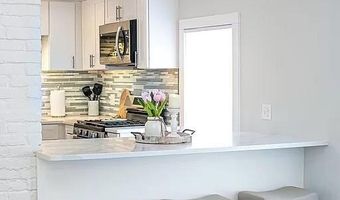 14 Brinley St, Newport, RI 02840