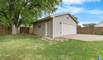 306 E Maple St, Beresford, SD 57004