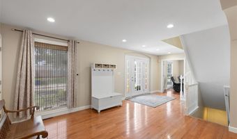 603 Rue Montand Dr, Ballwin, MO 63011