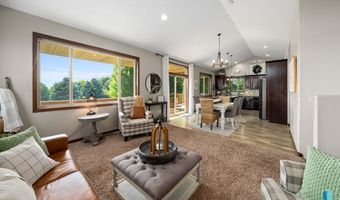 212 N Fairway Dr, Brandon, SD 57005