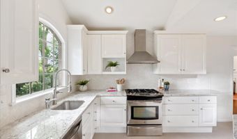 6005 WYNNWOOD Rd, Bethesda, MD 20816