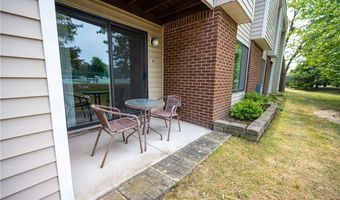 2 Southcreek Ct B, Amherst, NY 14051