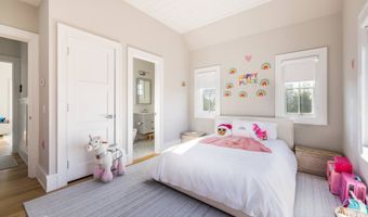 121 Hand Ln, Amagansett, NY 11930