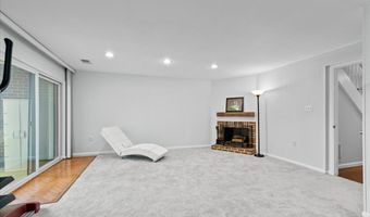 4932 SAUQUOIT Ln, Annandale, VA 22003