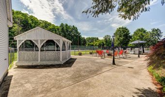 9 University Pl, Amsterdam, NY 12010