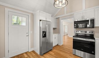 33 Brookline St, Abington, MA 02351