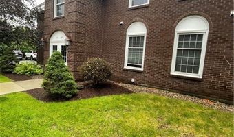 138 Charter Oaks Dr B, Amherst, NY 14228
