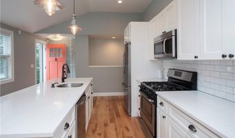 24 Southmayd St, Newport, RI 02840