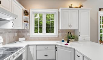 9 Storybrook Ln, Amherst, NH 03031