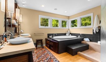 2529 Thornapple Dr, Ann Arbor, MI 48103