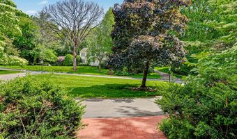 11 Tanglewood Dr, Danbury, CT 06811