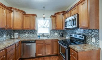 77 Devonshire Dr, Akron, OH 44312