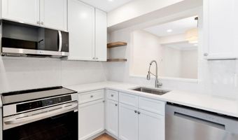 6630 MEDINAH Ln, Alexandria, VA 22312