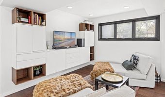 401 River Ln, Anoka, MN 55303