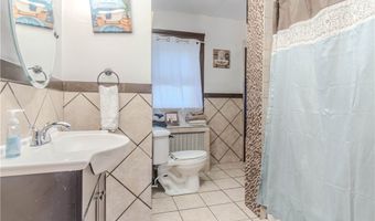 17 Crossmon St, Alexandria Bay, NY 13607