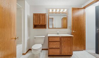640 S Daisy Ln, Andover, KS 67002