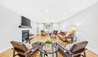 2 Sequoia St, Billerica, MA 01821
