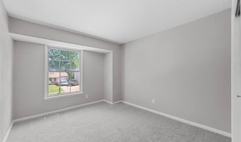 412 Sorrento Dr, Ballwin, MO 63021