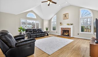 22 Emerald Ln, Bethany, CT 06524
