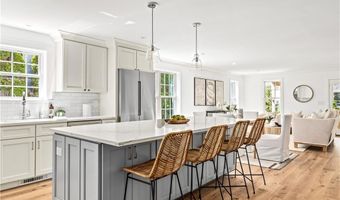 21 Bradford St 2, Bristol, RI 02809