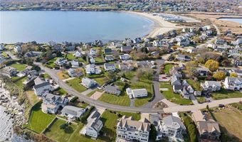 21 Namcook Rd, Narragansett, RI 02882