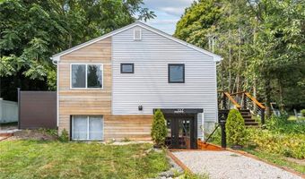 137 Overlook Dr, Warwick, RI 02818