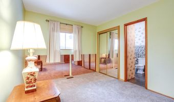 684 Sherwood Dr, Aurora, OH 44202