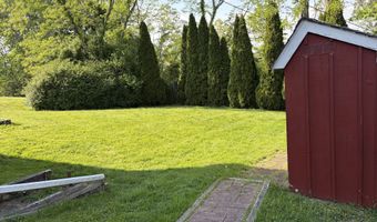 687-689 W Main St, Branford, CT 06405