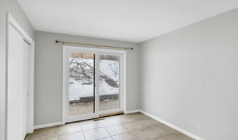 1405 Surrey Ln, Algonquin, IL 60102