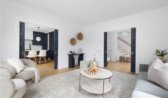 104 Second St, Newport, RI 02840