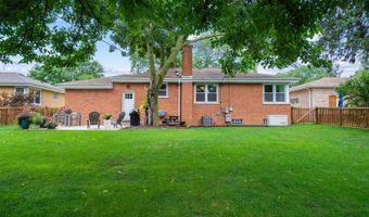 1302 W Campbell St, Arlington Heights, IL 60005