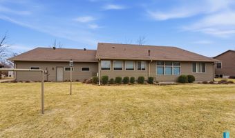 412 E Meadowlark Cir, Brandon, SD 57005