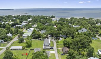 205 Caron Ln, Bay St. Louis, MS 39520
